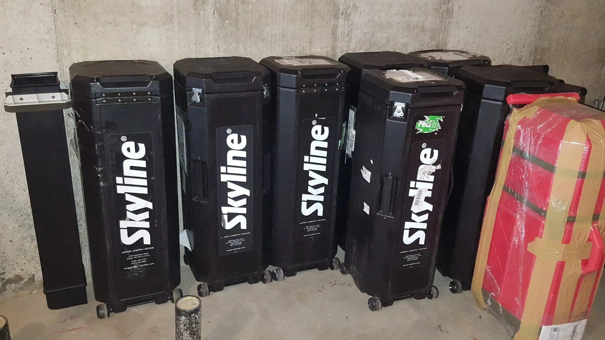 10' Full Fabric Black Skyline Mirage Pop-up Display with Podium Kit - Preowned